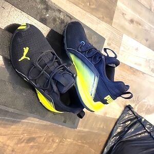 Size 1.5 Puma Te Tennis Shoes